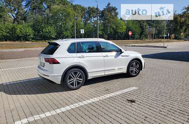 Позашляховик / Кросовер Volkswagen Tiguan 2016 в 