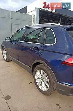 Внедорожник / Кроссовер Volkswagen Tiguan 2018 в 