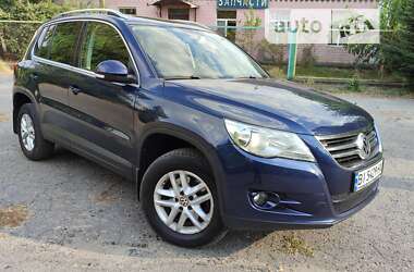 Внедорожник / Кроссовер Volkswagen Tiguan 2011 в Хороле