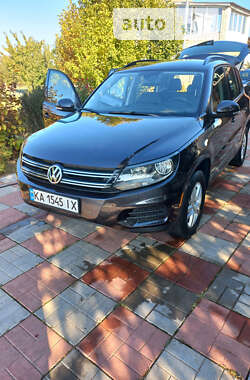 Позашляховик / Кросовер Volkswagen Tiguan 2015 в 