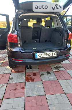 Позашляховик / Кросовер Volkswagen Tiguan 2015 в 