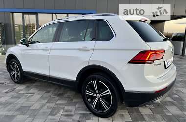 Внедорожник / Кроссовер Volkswagen Tiguan 2018 в 