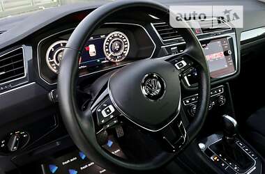 Внедорожник / Кроссовер Volkswagen Tiguan 2018 в 