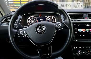 Внедорожник / Кроссовер Volkswagen Tiguan 2018 в 
