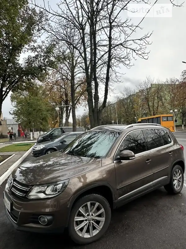 Позашляховик / Кросовер Volkswagen Tiguan 2015 в 