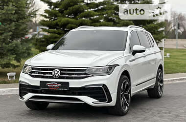 Позашляховик / Кросовер Volkswagen Tiguan 2022 в 