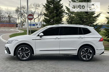 Позашляховик / Кросовер Volkswagen Tiguan 2022 в 