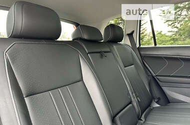 Позашляховик / Кросовер Volkswagen Tiguan 2022 в 