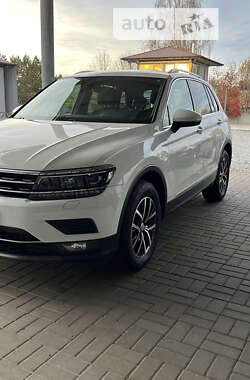 Позашляховик / Кросовер Volkswagen Tiguan 2017 в Львові