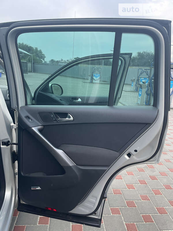 Внедорожник / Кроссовер Volkswagen Tiguan 2009 в Запорожье