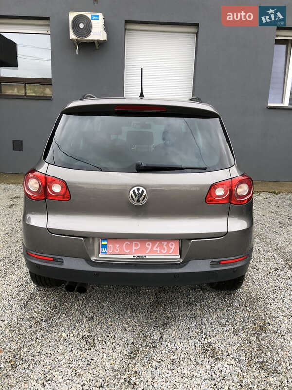 Внедорожник / Кроссовер Volkswagen Tiguan 2010 в Ровно
