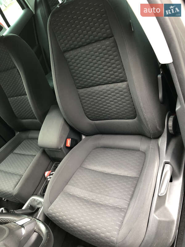 Внедорожник / Кроссовер Volkswagen Tiguan 2010 в Ровно