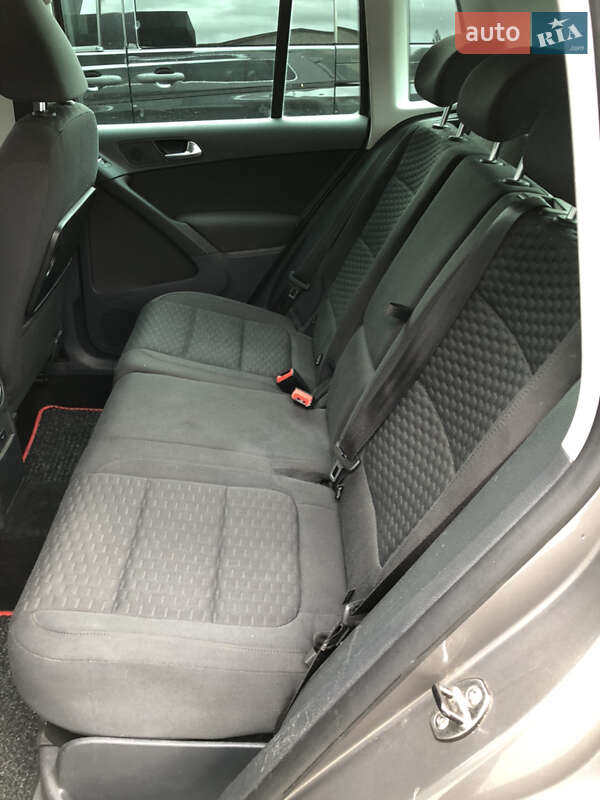 Внедорожник / Кроссовер Volkswagen Tiguan 2010 в Ровно