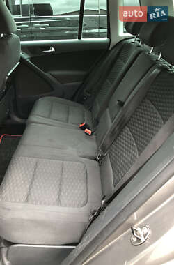 Внедорожник / Кроссовер Volkswagen Tiguan 2010 в 