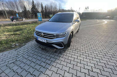 Внедорожник / Кроссовер Volkswagen Tiguan 2021 в Киеве