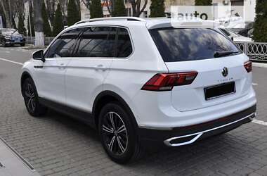 Внедорожник / Кроссовер Volkswagen Tiguan 2022 в 