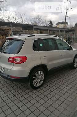 Внедорожник / Кроссовер Volkswagen Tiguan 2010 в 