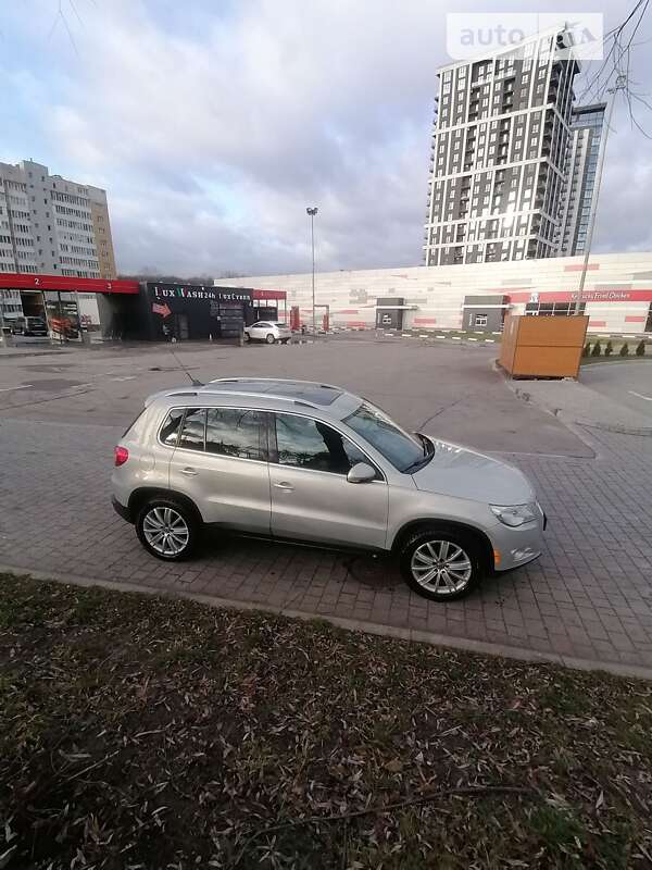 Внедорожник / Кроссовер Volkswagen Tiguan 2010 в Львове