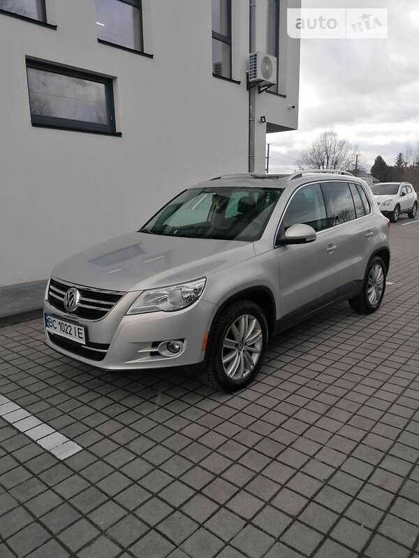Внедорожник / Кроссовер Volkswagen Tiguan 2010 в Львове