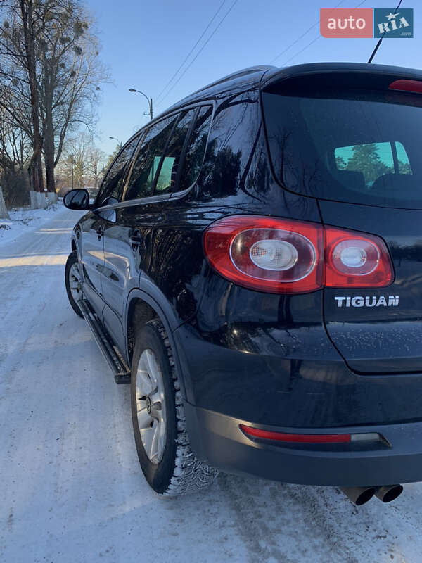 Внедорожник / Кроссовер Volkswagen Tiguan 2008 в Сосновке