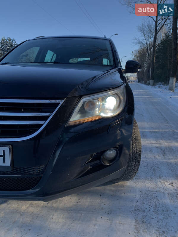 Внедорожник / Кроссовер Volkswagen Tiguan 2008 в Сосновке