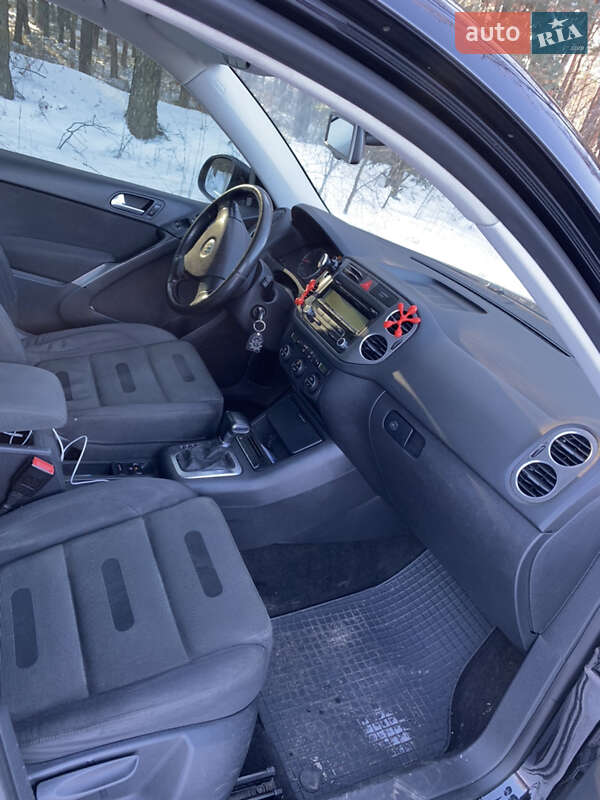 Внедорожник / Кроссовер Volkswagen Tiguan 2008 в Сосновке