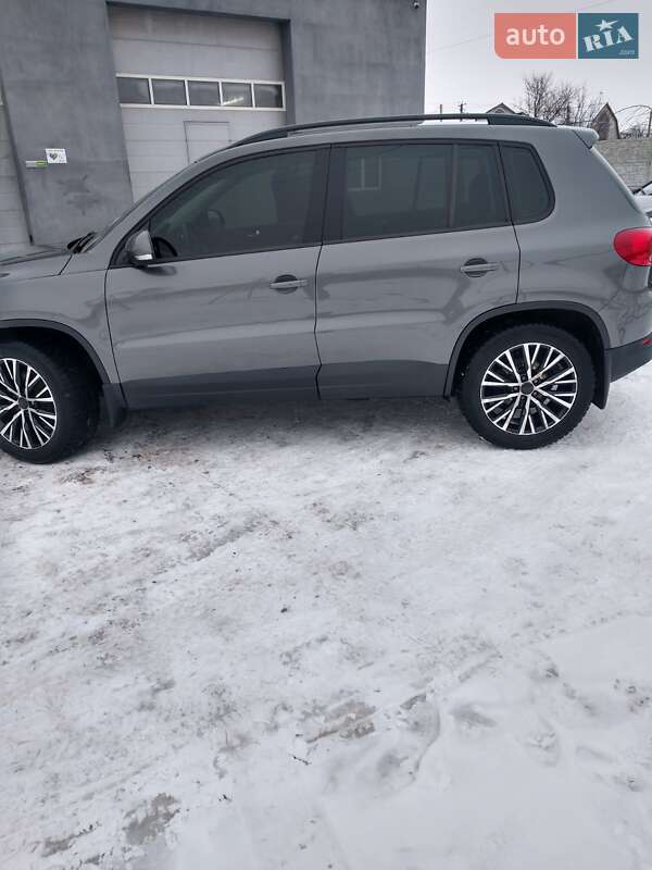 Внедорожник / Кроссовер Volkswagen Tiguan 2015 в Харькове