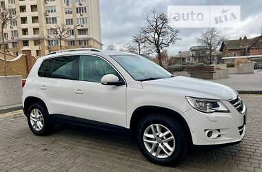 Внедорожник / Кроссовер Volkswagen Tiguan 2010 в Одессе