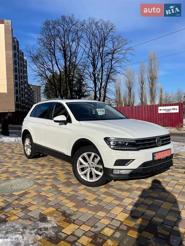 Внедорожник / Кроссовер Volkswagen Tiguan 2016 в Чернигове