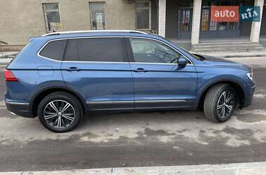 Внедорожник / Кроссовер Volkswagen Tiguan 2019 в 