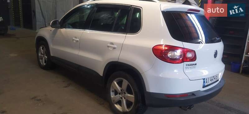 Внедорожник / Кроссовер Volkswagen Tiguan 2010 в Киеве