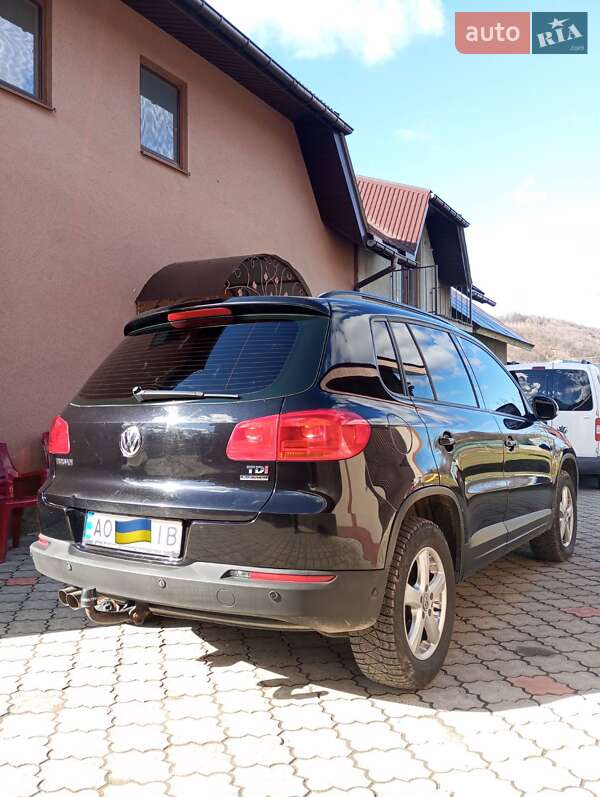 Внедорожник / Кроссовер Volkswagen Tiguan 2011 в Хусте