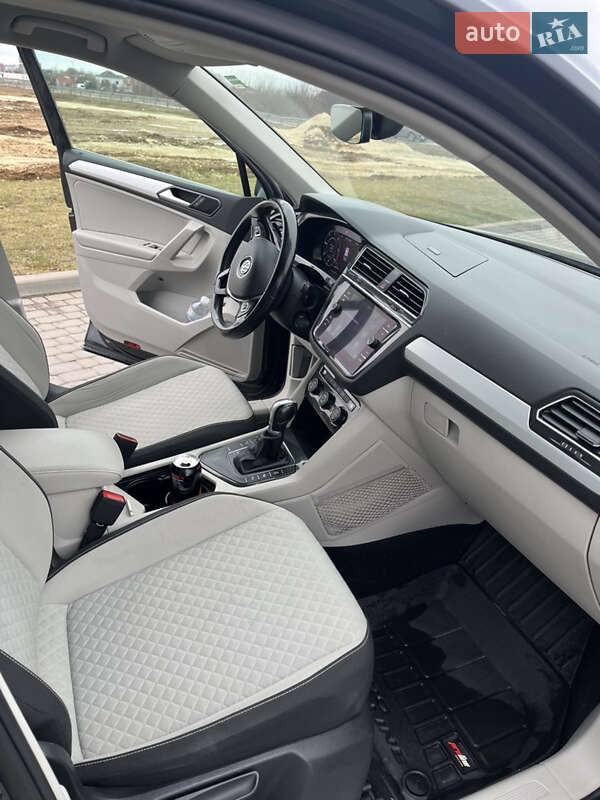 Внедорожник / Кроссовер Volkswagen Tiguan 2017 в Городке
