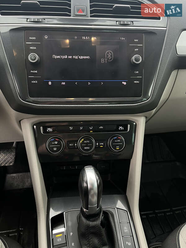 Внедорожник / Кроссовер Volkswagen Tiguan 2017 в Городке