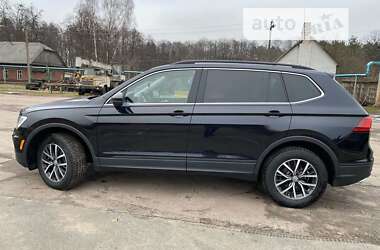 Позашляховик / Кросовер Volkswagen Tiguan 2019 в 