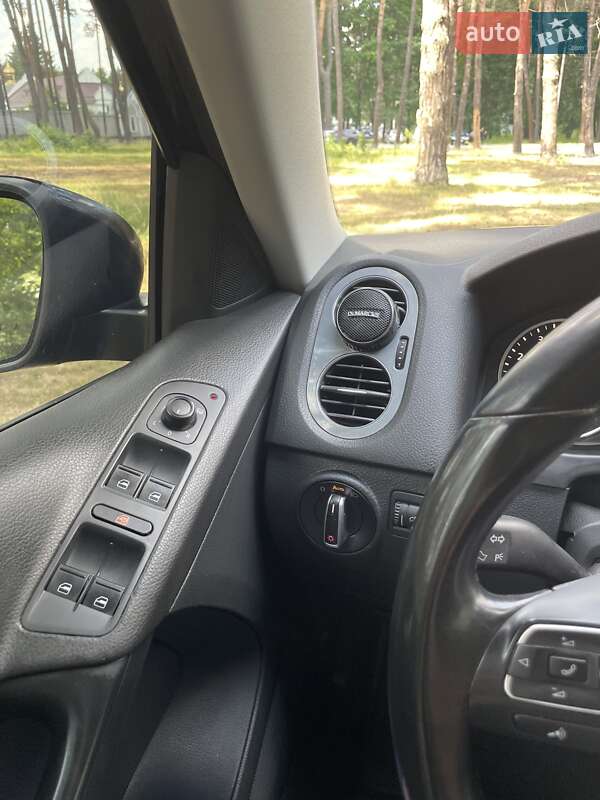 Внедорожник / Кроссовер Volkswagen Tiguan 2016 в Житомире