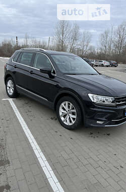 Внедорожник / Кроссовер Volkswagen Tiguan 2017 в Сумах