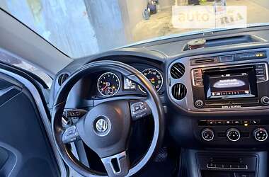 Внедорожник / Кроссовер Volkswagen Tiguan 2015 в Нетешине