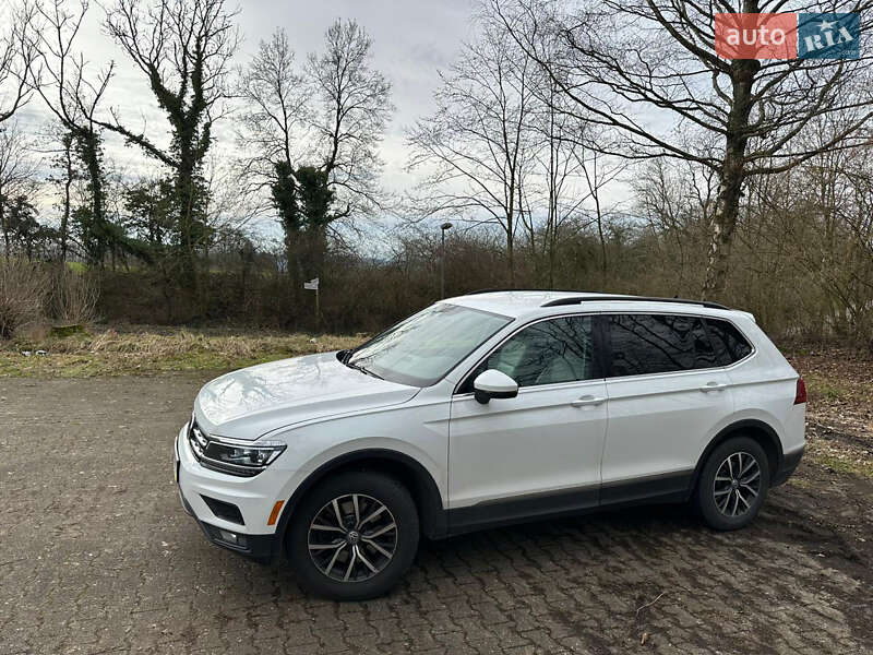 Внедорожник / Кроссовер Volkswagen Tiguan 2017 в Луцке