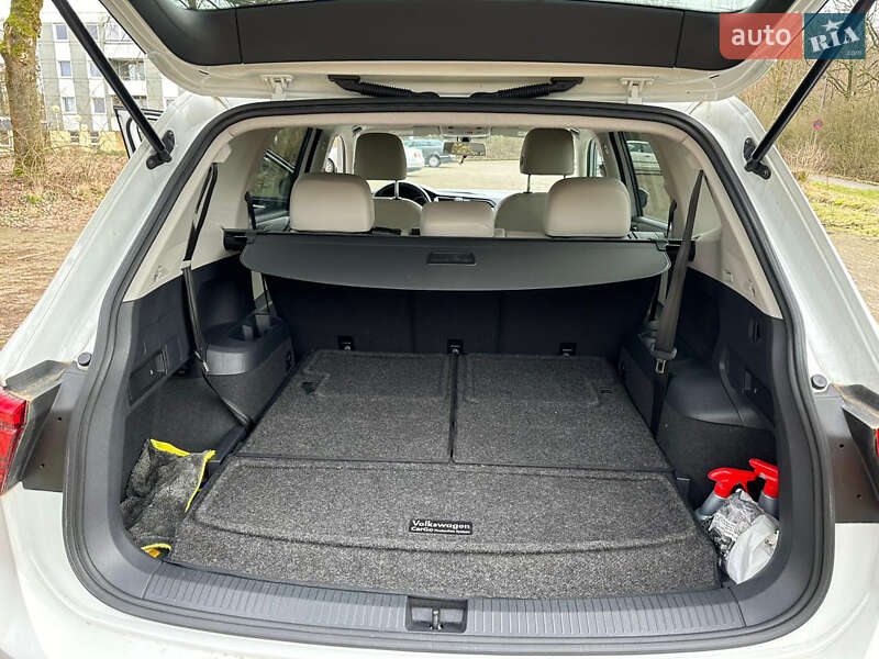 Внедорожник / Кроссовер Volkswagen Tiguan 2017 в Луцке