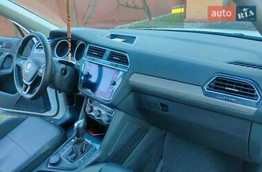 Позашляховик / Кросовер Volkswagen Tiguan 2020 в 