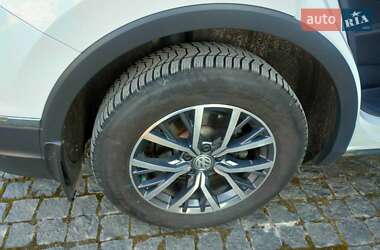 Позашляховик / Кросовер Volkswagen Tiguan 2020 в 