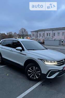 Внедорожник / Кроссовер Volkswagen Tiguan 2021 в Новомосковске