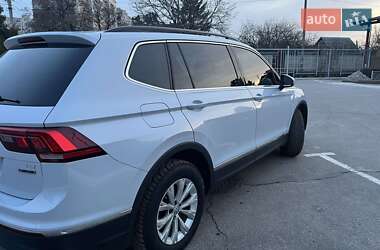 Внедорожник / Кроссовер Volkswagen Tiguan 2018 в 