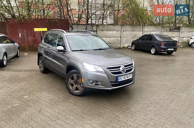 Позашляховик / Кросовер Volkswagen Tiguan 2010 в Львові