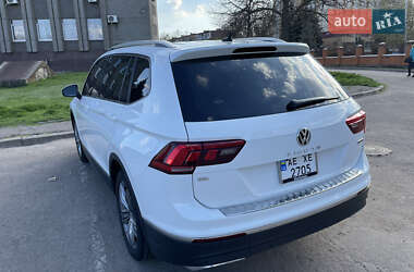 Позашляховик / Кросовер Volkswagen Tiguan 2019 в 