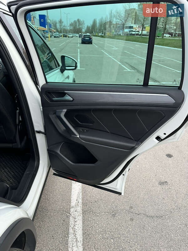 Внедорожник / Кроссовер Volkswagen Tiguan 2017 в Каменском