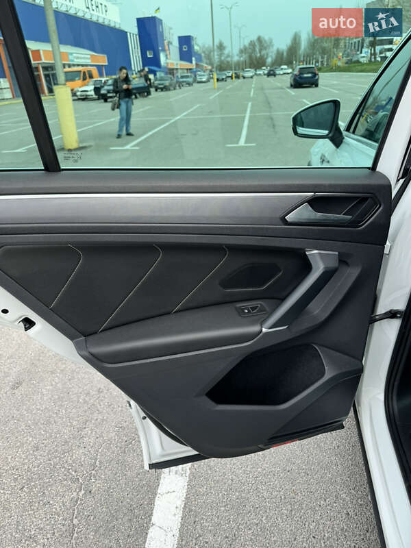 Внедорожник / Кроссовер Volkswagen Tiguan 2017 в Каменском