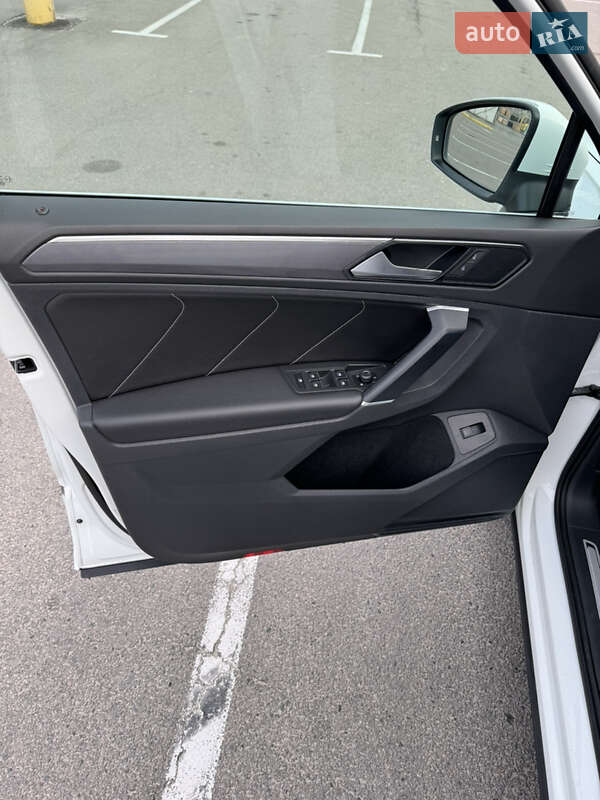 Внедорожник / Кроссовер Volkswagen Tiguan 2017 в Каменском