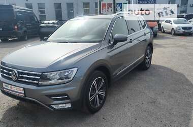 Внедорожник / Кроссовер Volkswagen Tiguan 2019 в Киеве